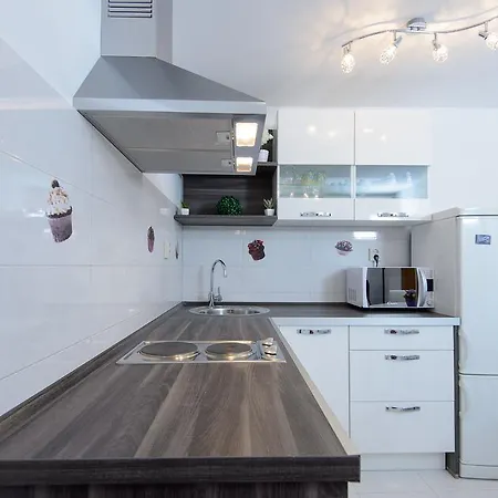 Ema Apartment