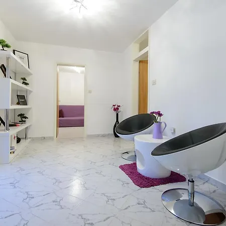 Apartment Ema